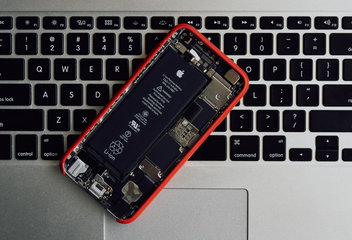 Schimbați bateria pe iPhone? Vă vom sfătui cum să evitați avertizările de service!