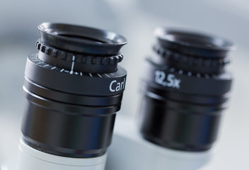 Cum să aveți grijă de un microscop electronic de serviciu?