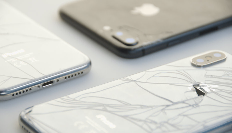Ce este de făcut dacă sticla din spate al unui iPhone-ului se sparge?