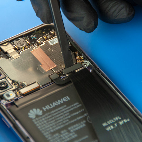 Cablu de conectare cu port de încărcare