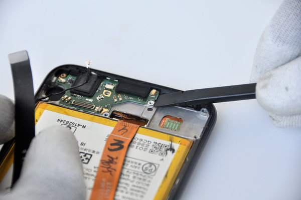 Scoaterea plăcii conectorului de încărcare