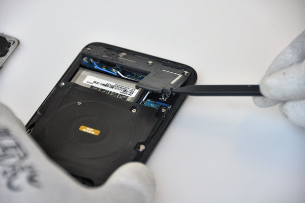 Scoateţi difuzorul cu antena