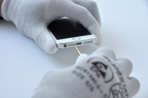 Demontare șuruburi Pentalobe