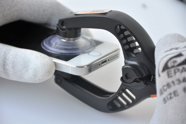 Deschidere cu ajutorul uneltei Jakemy