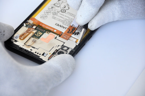 Scoaterea plăcii de acoperire flex a LCD-ului