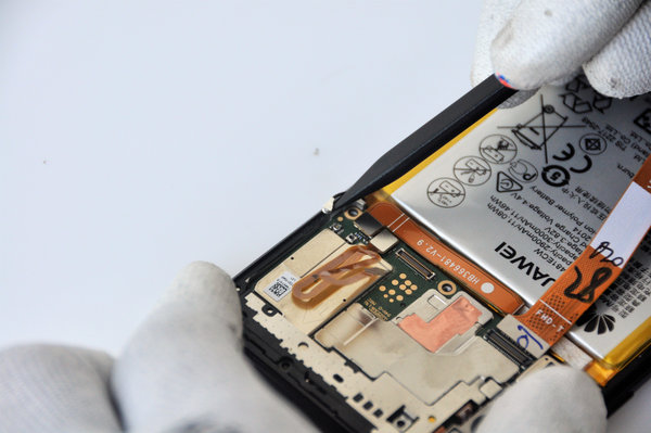 Deconectarea conectorului RF de pe placa de sistem