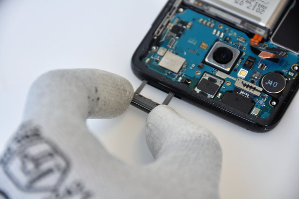 Scoaterea cititorului de cartelă SIM