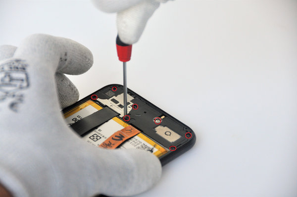 Scoateți difuzorul cu antena