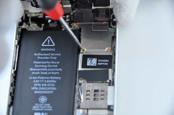 Demontare șuruburi capac metalic