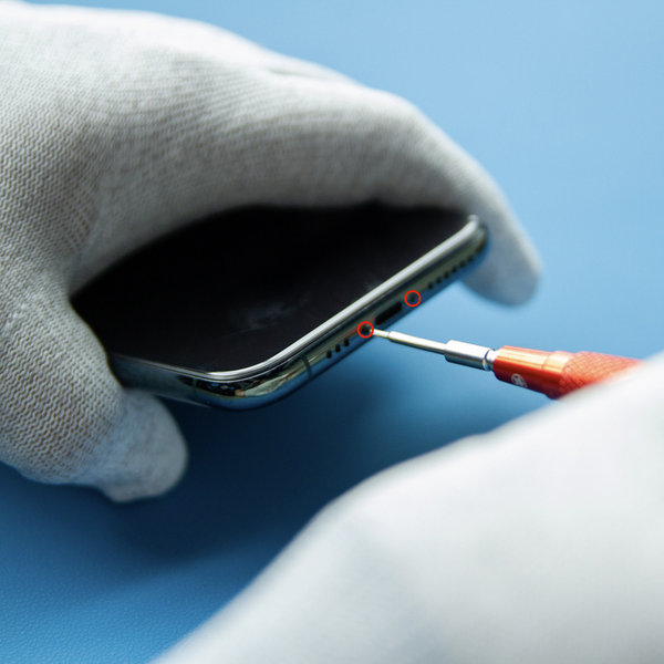 Scoaterea șuruburilor pentalobe