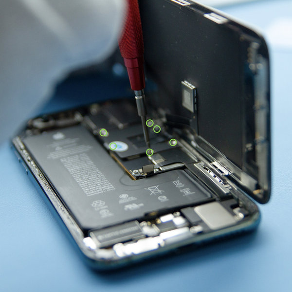 Demontarea capacului plăcii de bază