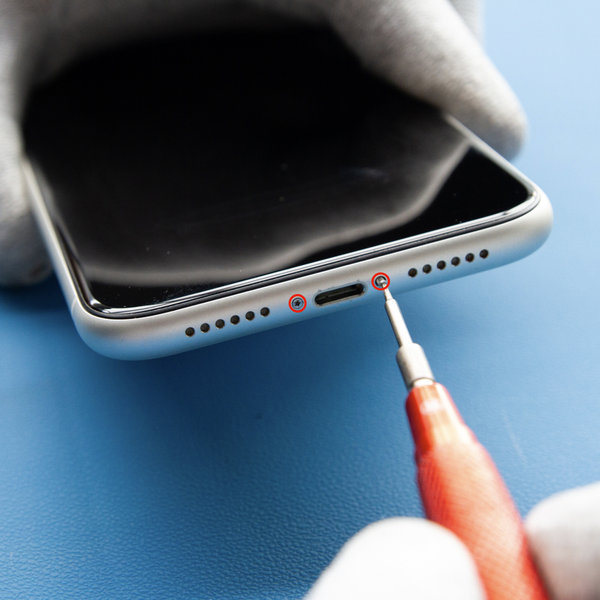 Scoaterea șuruburilor pentalobe