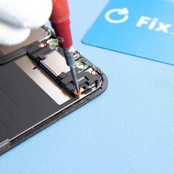 Deșurubați ansamblul frontal