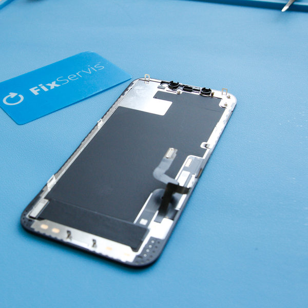 Instalați un nou ecran LCD