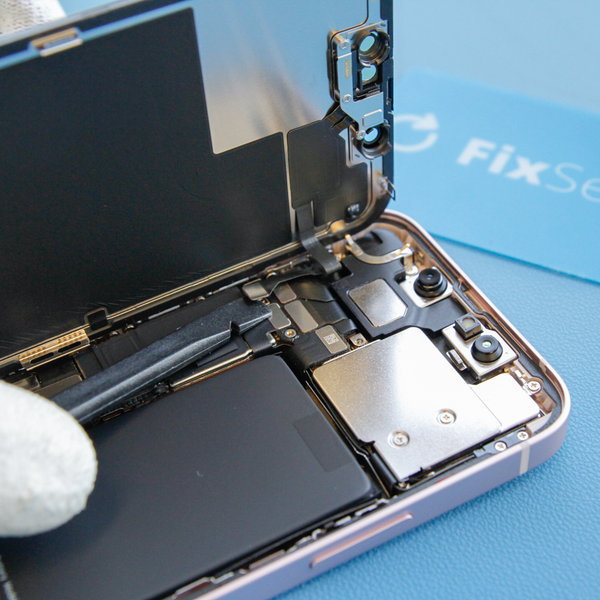 Deconectați conectorul senzorului frontal