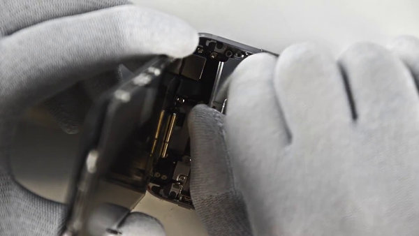 Scoaterea kitului de ansamblu a cablului LCD