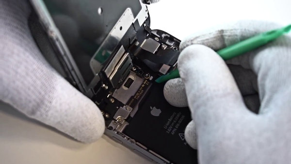 Deconectați conectorul sticlei tactile