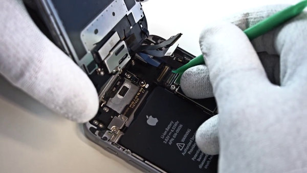 Deconectarea cablului LCD