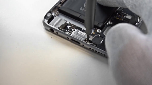 Scoaterea modulului de difuzor din telefon